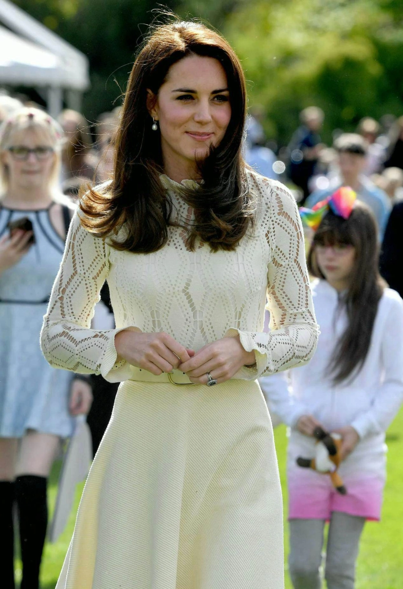 Kate middleton không bao giờ mặc màu gì - 6