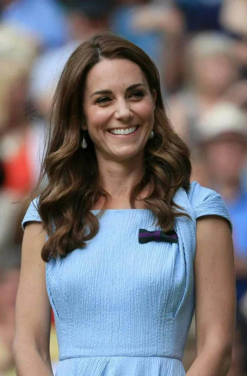 Kate middleton không bao giờ mặc màu gì - 7