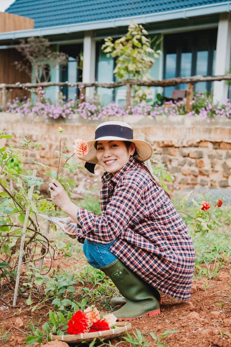 Nữ ca sĩ 8x nay thành nông dân sống trong cơ ngơi xinh đẹp trên mảnh đất 2000m2 ở thành phố ngàn hoa - 16