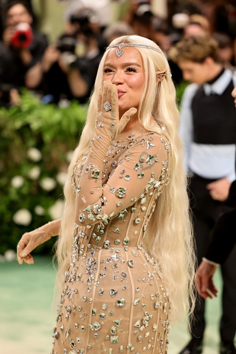 Thảm đỏ met gala 2024 dàn sao mặc xuyên thấu doja cat như bước ra từ nhà tắm - 25