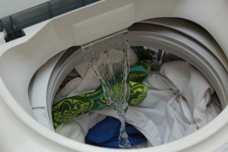Trên máy giặt có một công tắc bật nó lên tiết kiệm được một nửa tiền điện mỗi năm - 3