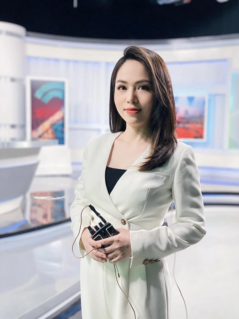 Xuất hiện hoa hậu trí khôn có sở thích uống trà sữa náo loạn vtv là mẹ 1 con u40 vẫn đẹp mơn mởn - 5