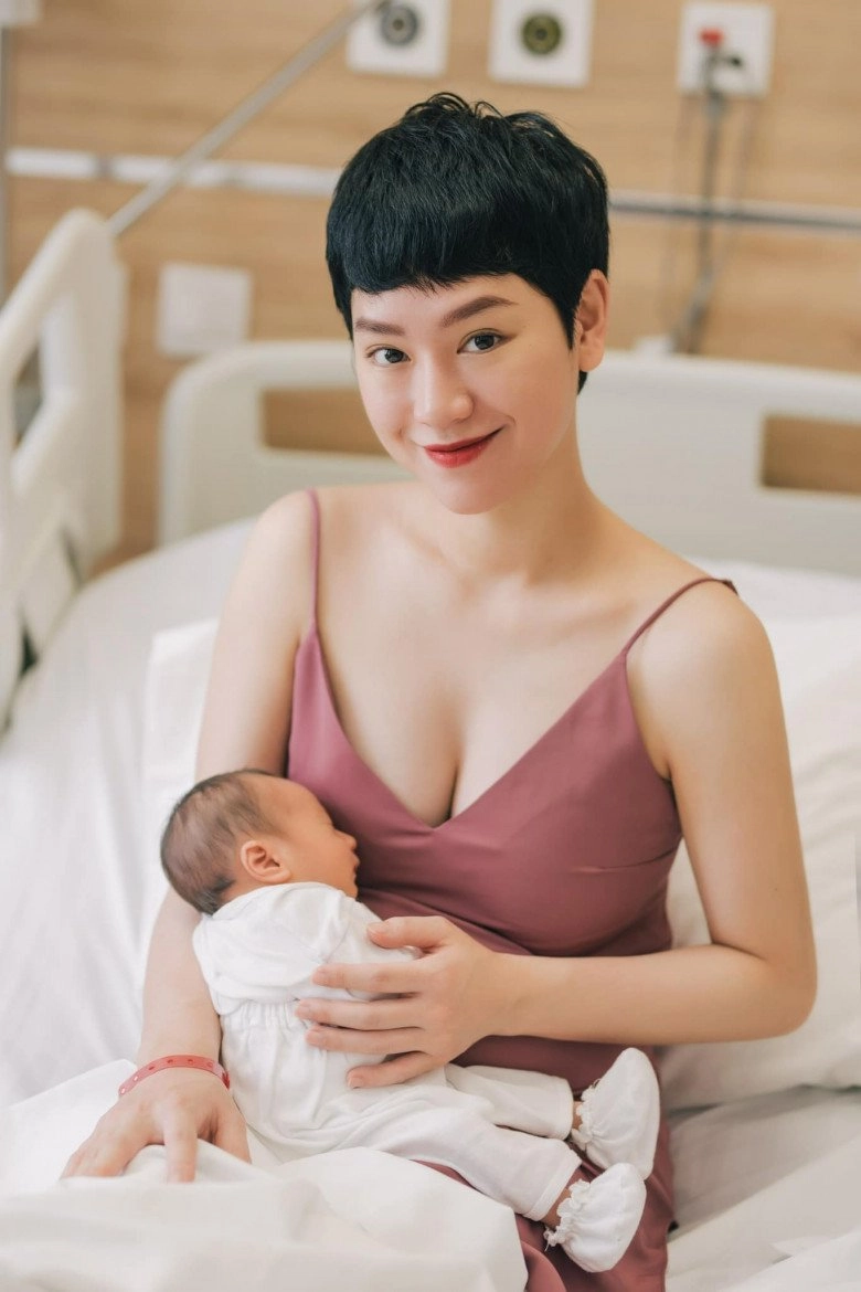 Ca sĩ cưới đại gia có bst xe ngang cường đôla nay làm mẹ 2 con khoe body cực cháy chuẩn như người mẫu - 10