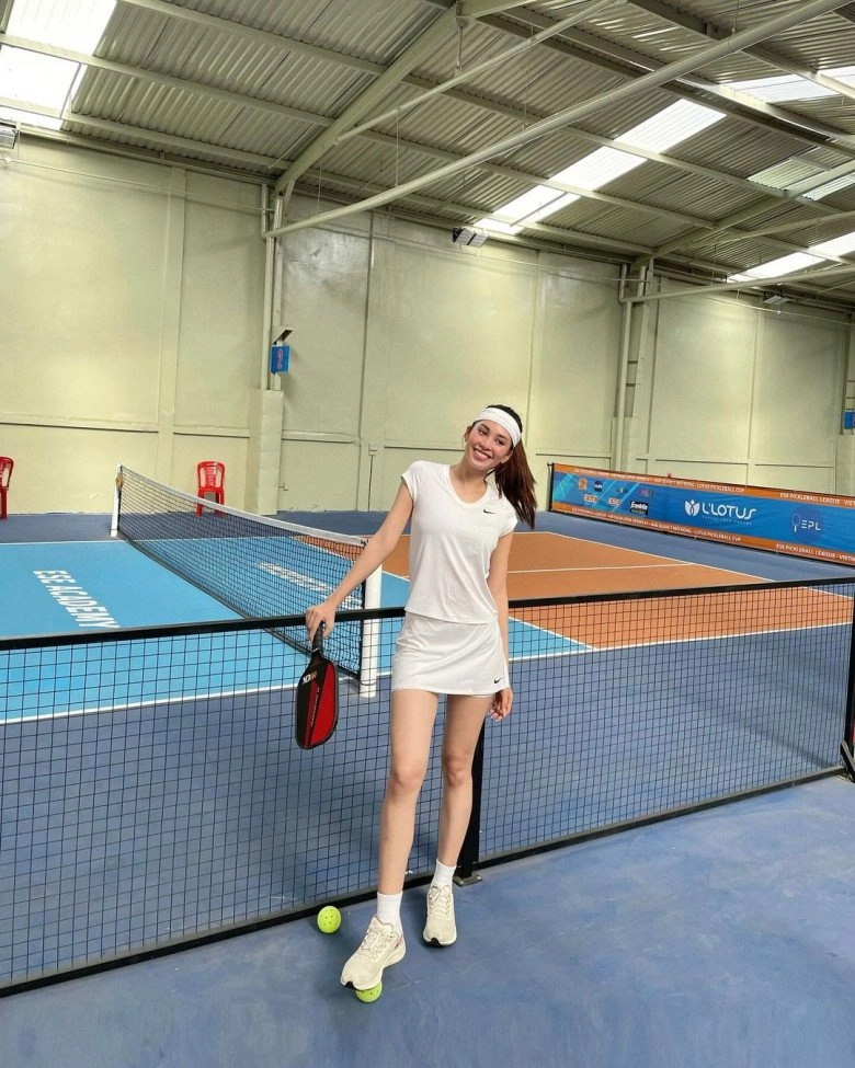 Đi tập pickleball hội chị em sao việt xúng xính váy đầm điệu đà không kém đi chơi - 4