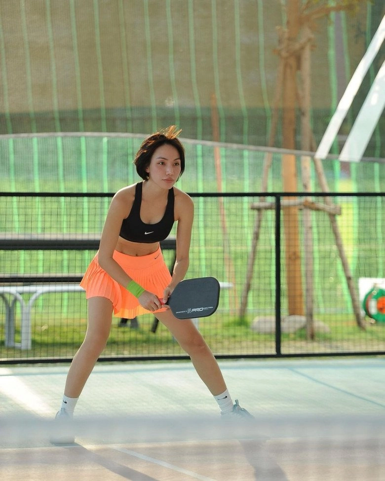 Đi tập pickleball hội chị em sao việt xúng xính váy đầm điệu đà không kém đi chơi - 5