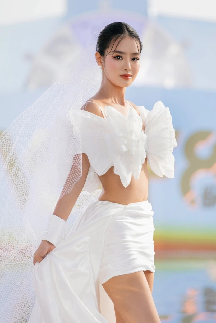 Hoa hậu thanh thủy bảo ngọc lương thùy linh khoe nhan sắc chuẩn beauty queen - 1