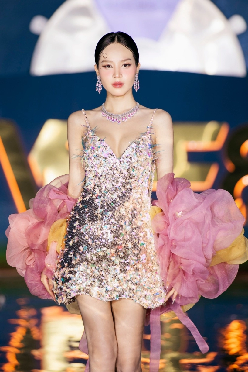 Hoa hậu thanh thủy bảo ngọc lương thùy linh khoe nhan sắc chuẩn beauty queen - 13