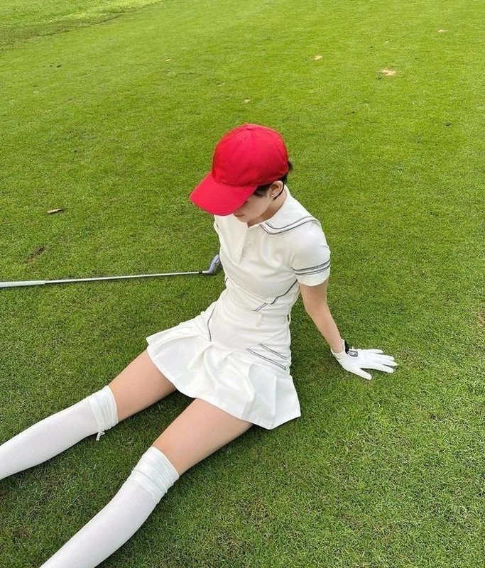 Nghỉ chơi golf hiền hồ tập tành môn mới nhưng ăn mặc không đổi vẫn khoe điểm vàng vạn người mê - 9