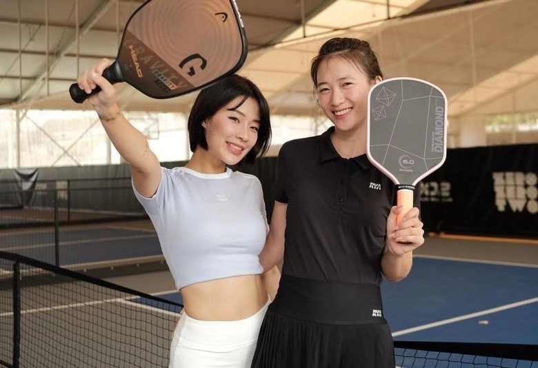 Ra sân pickleball chị em nhất định phải sắm 8 món đồ này để hút mọi ánh nhìn - 1