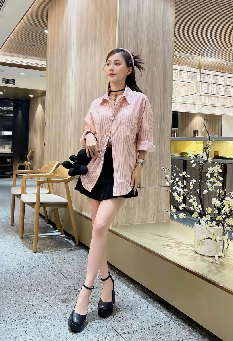 Vẻ sexy sành điệu ngoài đời của minh thu khác hẳn style nội trợ trên phim - 9