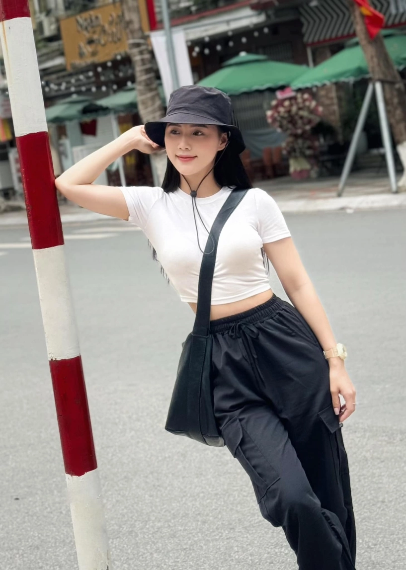 Vẻ sexy sành điệu ngoài đời của minh thu khác hẳn style nội trợ trên phim - 12