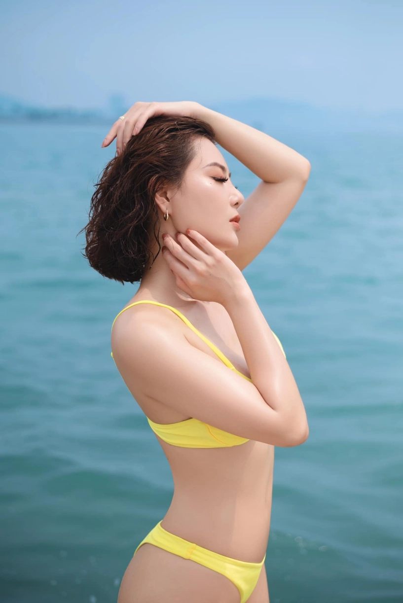 Xả vai vợ tuấn tú thanh hương diện bikini nóng bỏng tạo dáng như người mẫu - 2