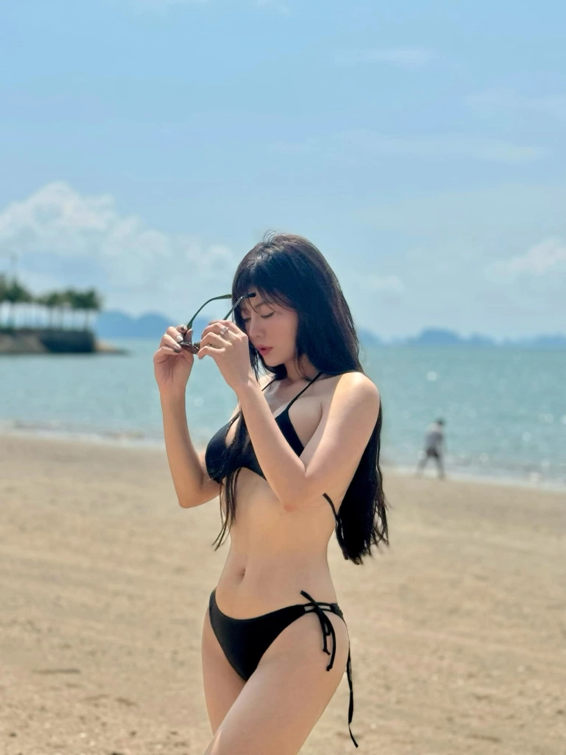 Xả vai vợ tuấn tú thanh hương diện bikini nóng bỏng tạo dáng như người mẫu - 16