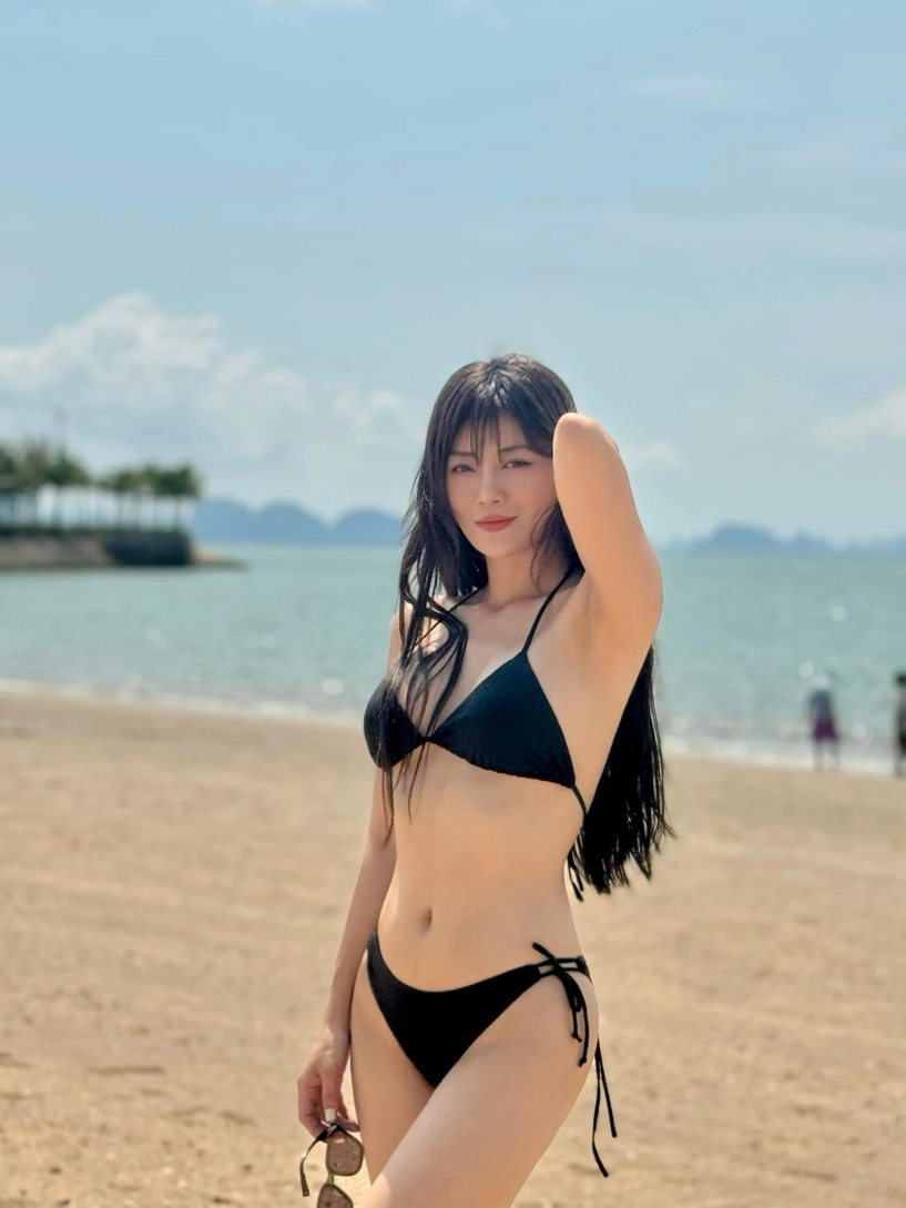 Xả vai vợ tuấn tú thanh hương diện bikini nóng bỏng tạo dáng như người mẫu - 18