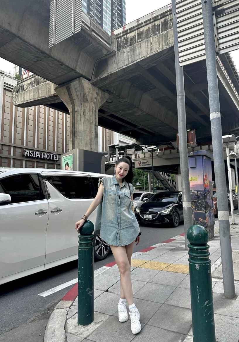 Vợ diễn viên mạnh quân lên đồ không thua kém các fashionista - 8