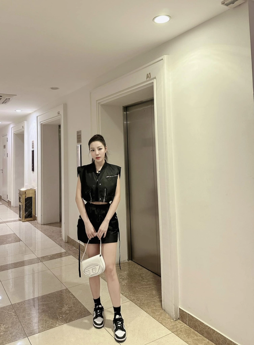 Vợ diễn viên mạnh quân lên đồ không thua kém các fashionista - 14