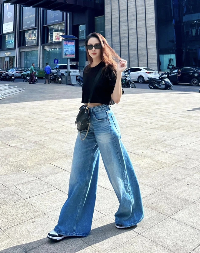 Hồng diễm lên đồ ra phố với mẫu quần jeans dễ mặc hơn skinny jeans phụ nữ 40 nên học hỏi - 9