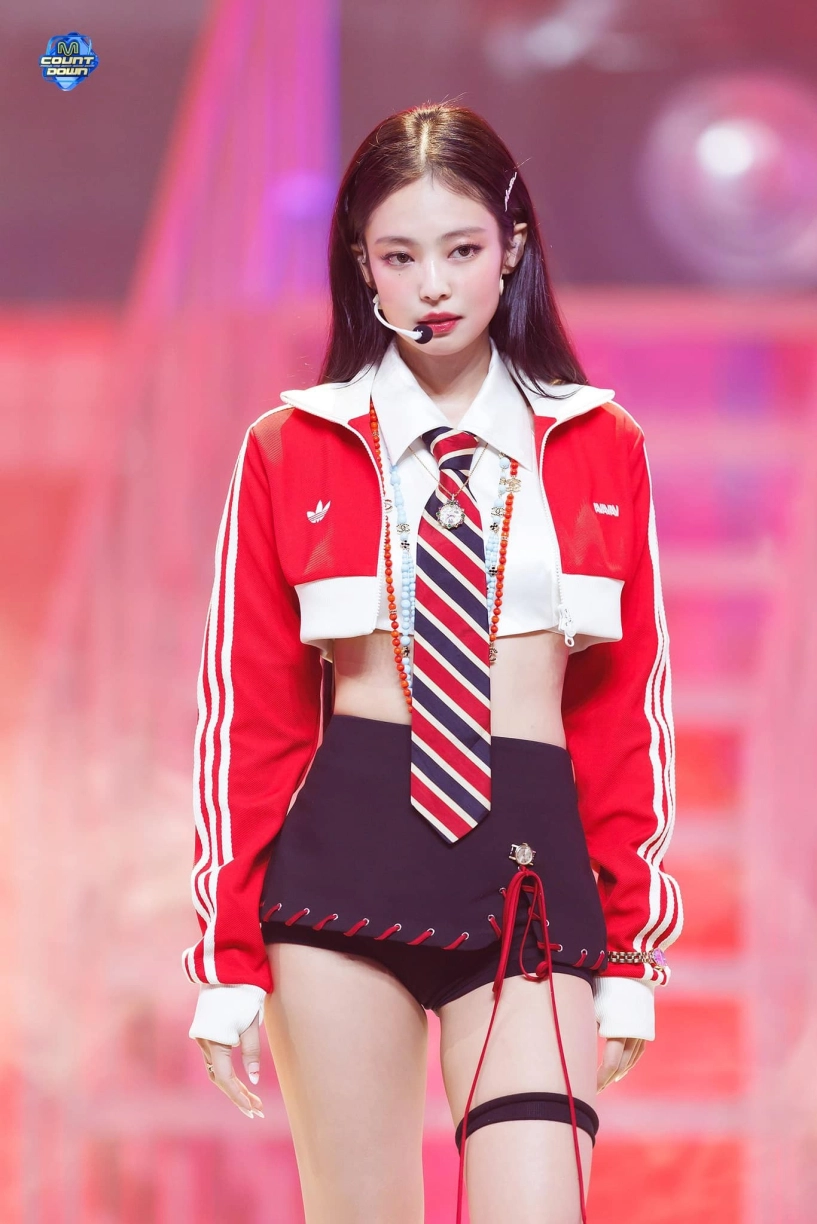 Jennie blackpink đụng hàng hương giang khi diện thiết kế của nhà mốt việt - 10