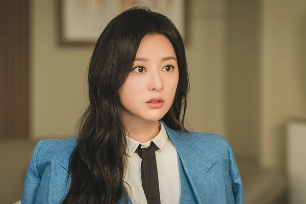 Kim ji won người nổi tiếng trong nữ hoàng nước mắtdùng serum gì chăm sóc mà da lúc nào cũng bóng đẹp - 2