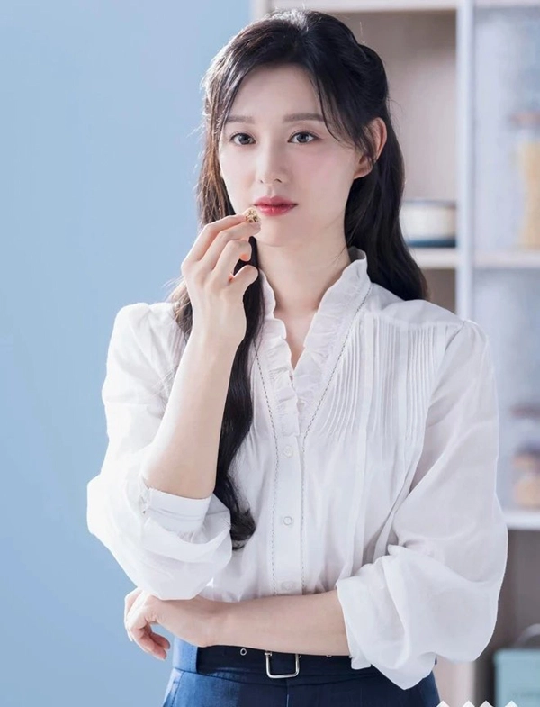 Kim ji won người nổi tiếng trong nữ hoàng nước mắtdùng serum gì chăm sóc mà da lúc nào cũng bóng đẹp - 4