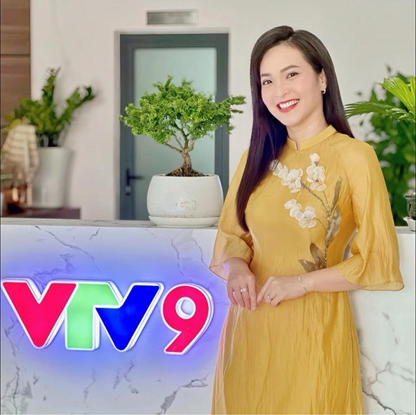 Sắc vóc đời thực xinh đẹp của btv thời sự phương thảo - 6