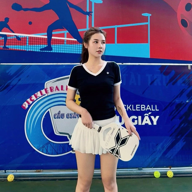 Sự thật về bức ảnh cô gái mặc đồ phản cảm chơi pickleball - 6