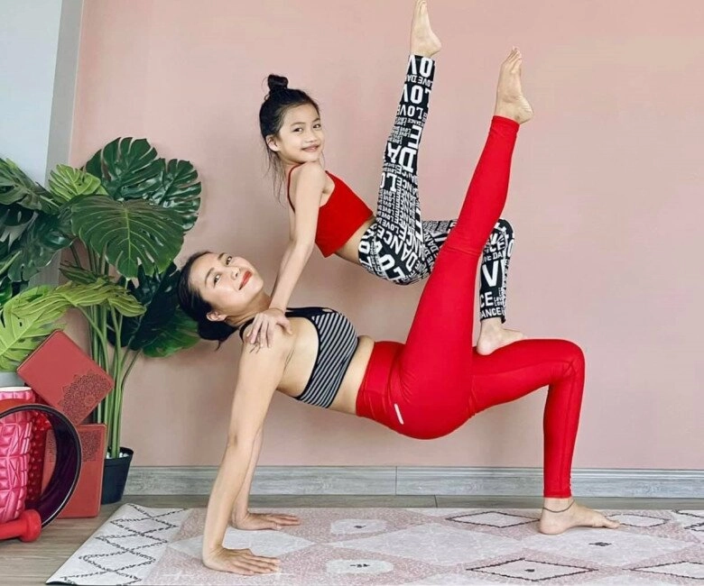 Ái nữ nhà sao việt dậy thì xuất sắc 12 tuổi cao gần 1m7 dáng đẹp nhờ chăm chỉ tập yoga - 8