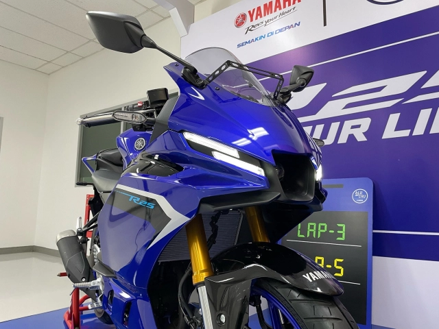 Bí ẩn miếng đệm cao su ở đuôi xe yamaha r25 và mt-25 2025 vừa ra mắt có công dụng bất ngờ - 3