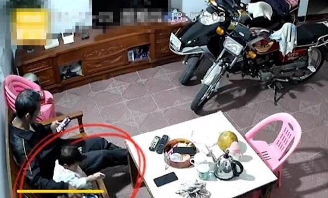 Bố chồng luôn nói không thích cháu nội con dâu đi làm xem camera giám sát ở nhà thì rơi nước mắt - 3