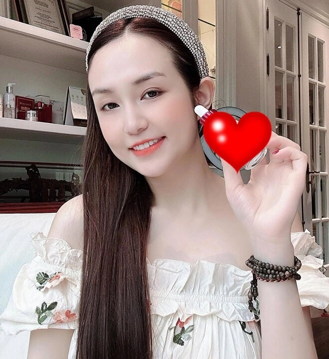 Con gái tuấn hưng 7 tuổi lớn phổng phao tóc dài mặt bầu bĩnh xinh hệt mẹ hotgirl - 7