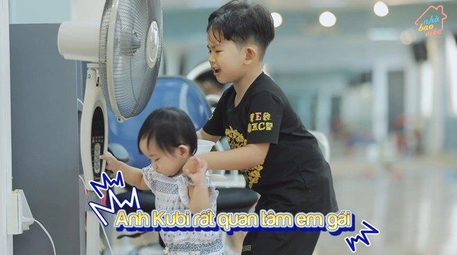 Dở khóc dở cười cảnh con trai khánh thi cho em gái lisa ti sữa anh thì cực khéo nhưng bất lực vì em quá nghịch - 8