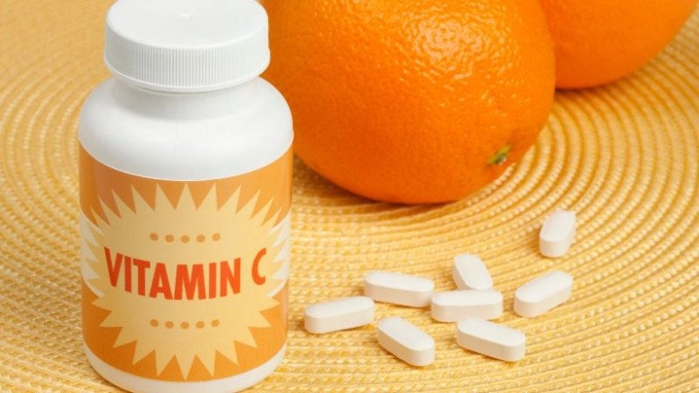 Tại sao chuyên gia khuyên không nên uống vitamin c để làm trắng da chị em nghe xong sẽ phải suy nghĩ lại - 2