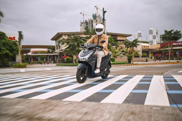 Yamaha mio gravis 2024 khiến giới truyền thông bất ngờ vì kiểu dáng hao hao vario - 15