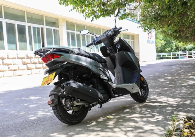 Vrs150 2025 sở hữu dàn chân ngang tầm honda sh nhưng giá chưa tới 50 triệu - 17