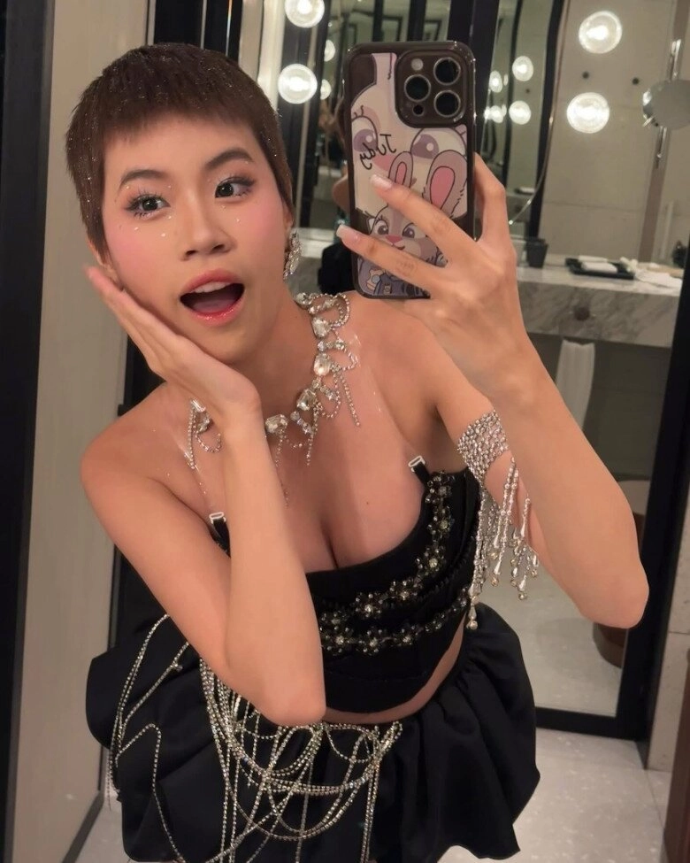 2 mỹ nhân hot nhất mxh được nhắc đến cạnh viruss đẹp cá tính ăn mặc nổi loạn khoe đường cong - 2