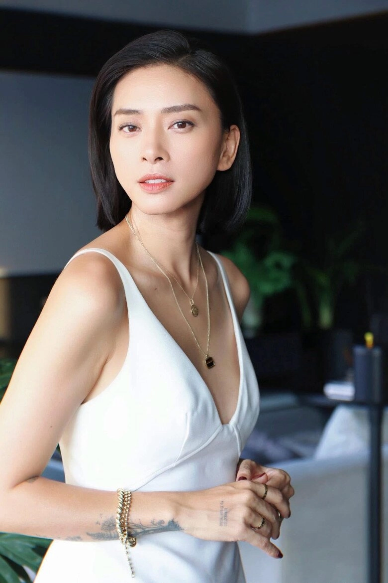 2 mỹ nhân việt sau lấy chồng ngày càng ăn mặc bánh bèo đến fans ruột còn khó nhận ra - 7
