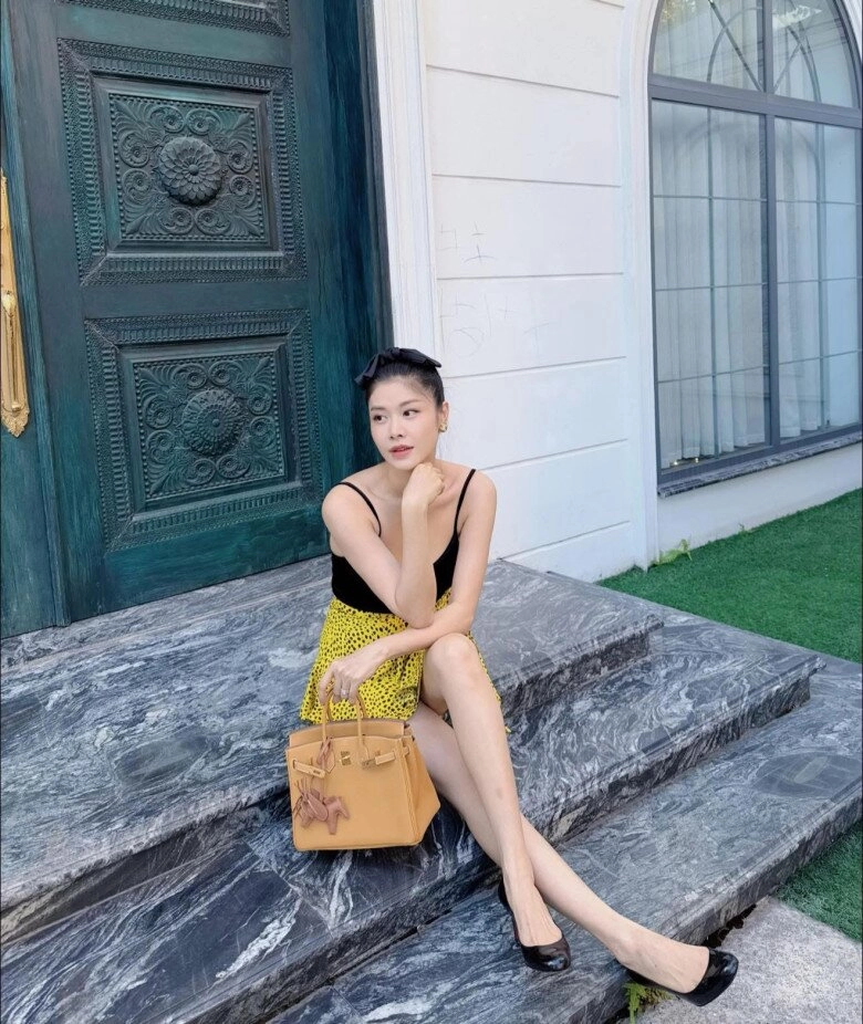 3 cô vợ sống trong biệt phủ triệu đô chỉ duy nhất một người ít sắm hàng hiệu mê đồ bình dân - 3