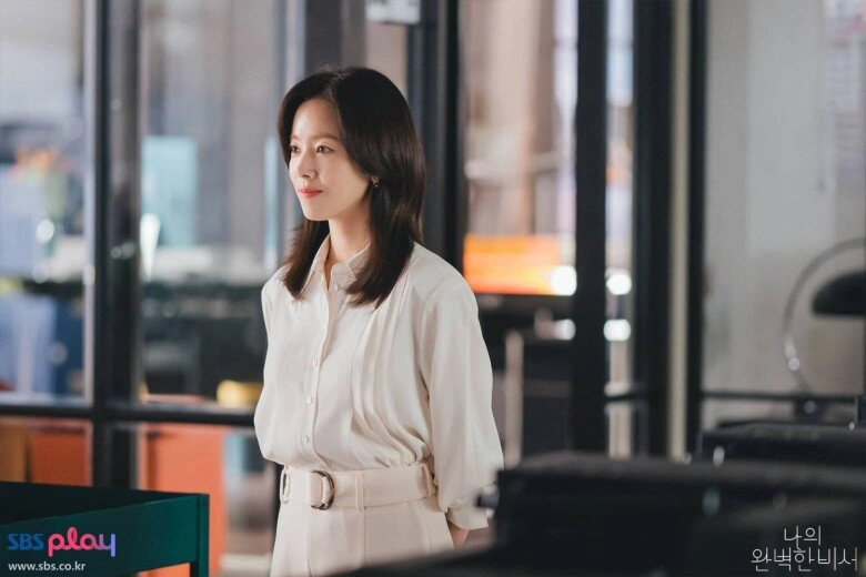 3 mẫu áo công sở chiếm sóng màn ảnh hàn chị em tham khảo để phối đồ vừa sang vừa xinh - 1