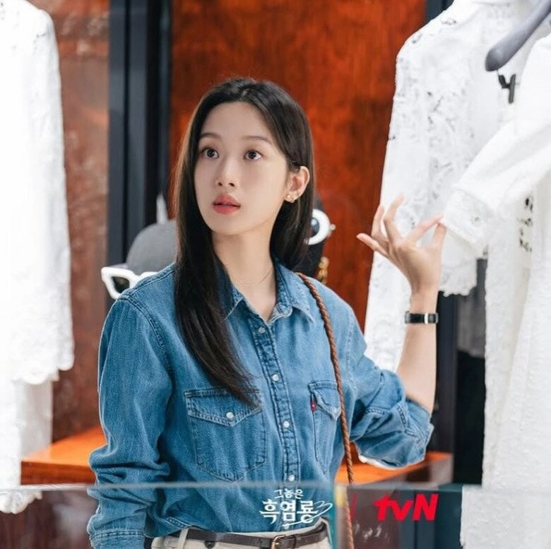 3 mẫu áo công sở chiếm sóng màn ảnh hàn chị em tham khảo để phối đồ vừa sang vừa xinh - 6