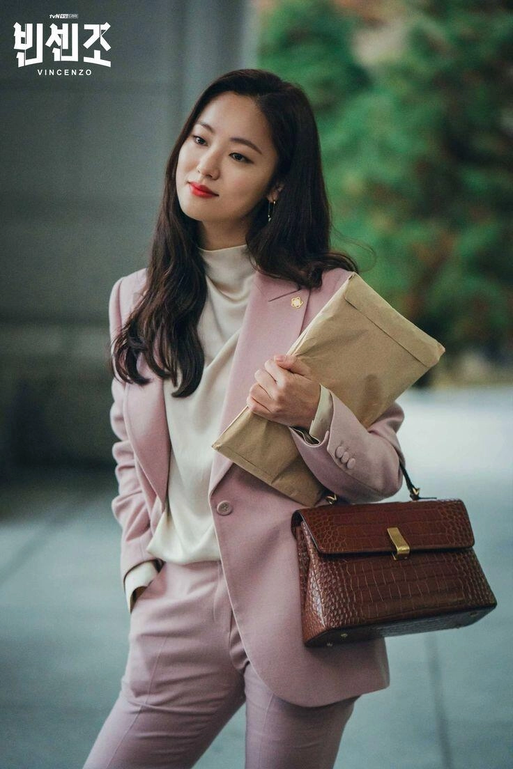 3 mẫu áo công sở chiếm sóng màn ảnh hàn chị em tham khảo để phối đồ vừa sang vừa xinh - 12