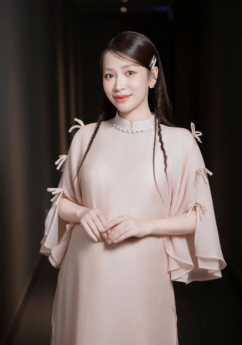 3 mẹ bầu sành điệu của vbiz người chuyển sang đồ rộng rãi người bụng vượt mặt vẫn mê khoe body - 1