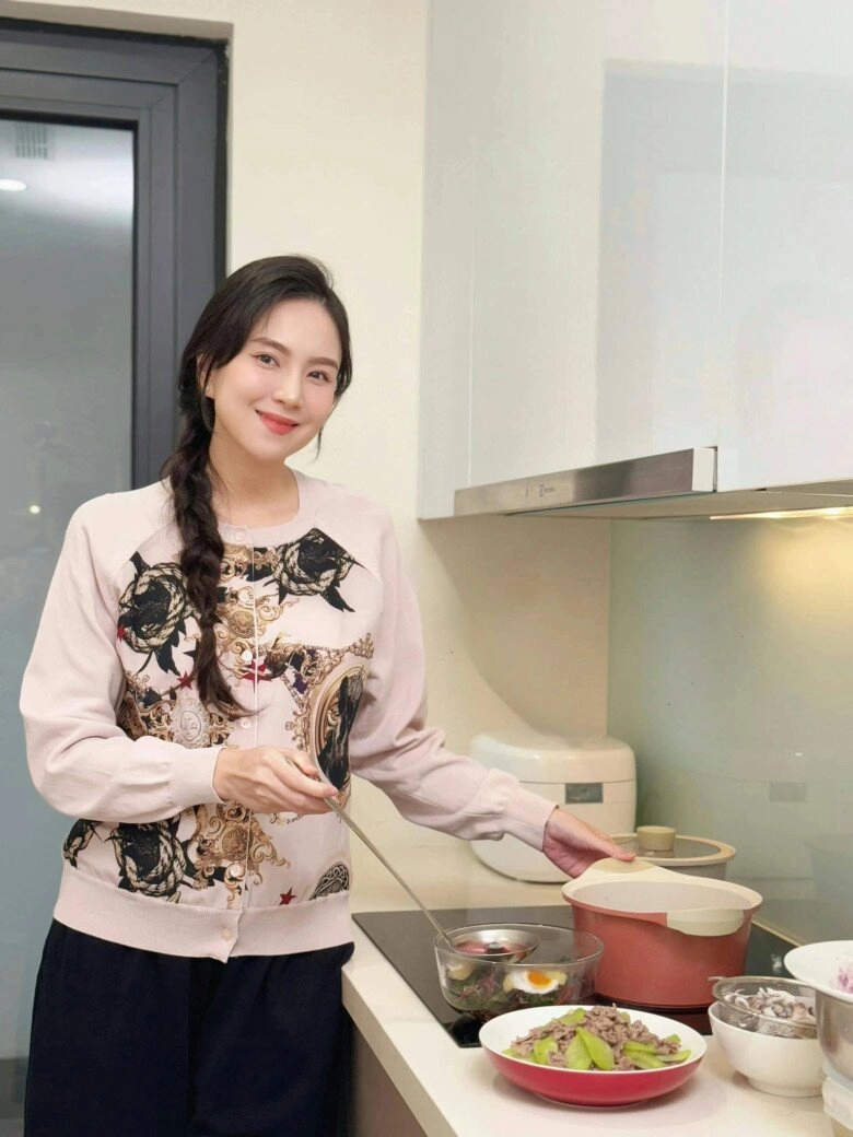 3 mẹ bầu sành điệu của vbiz người chuyển sang đồ rộng rãi người bụng vượt mặt vẫn mê khoe body - 7