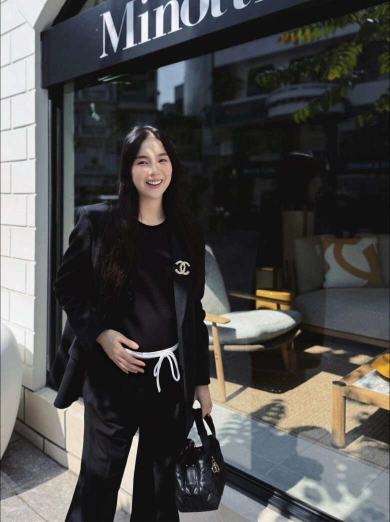 3 mẹ bầu sành điệu của vbiz người chuyển sang đồ rộng rãi người bụng vượt mặt vẫn mê khoe body - 10