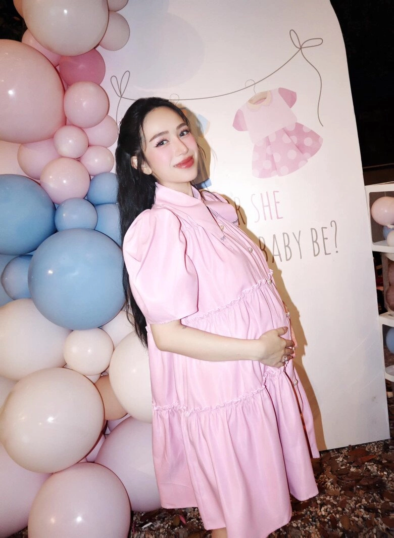 3 mẹ bầu sành điệu của vbiz người chuyển sang đồ rộng rãi người bụng vượt mặt vẫn mê khoe body - 12