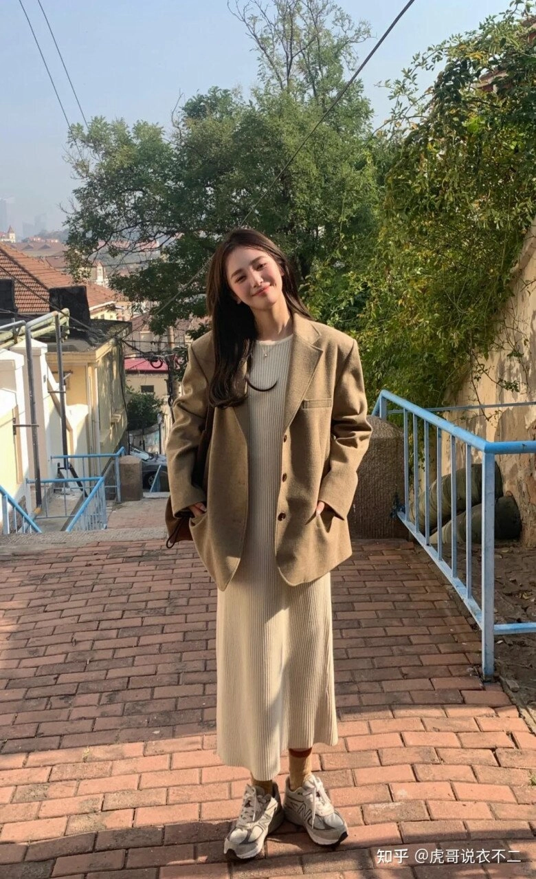3 ý tưởng diện áo blazer chân váy mùa xuân đẹp mãn nhãn đến nỗi bạn cũng phải xuýt xoa trước diện mạo của chính mình - 3