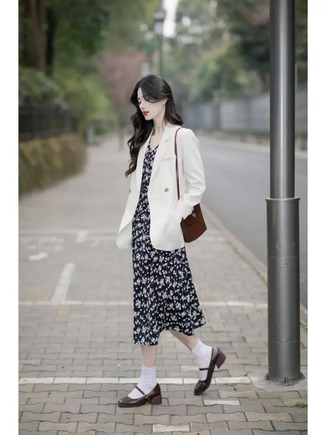 3 ý tưởng diện áo blazer chân váy mùa xuân đẹp mãn nhãn đến nỗi bạn cũng phải xuýt xoa trước diện mạo của chính mình - 6