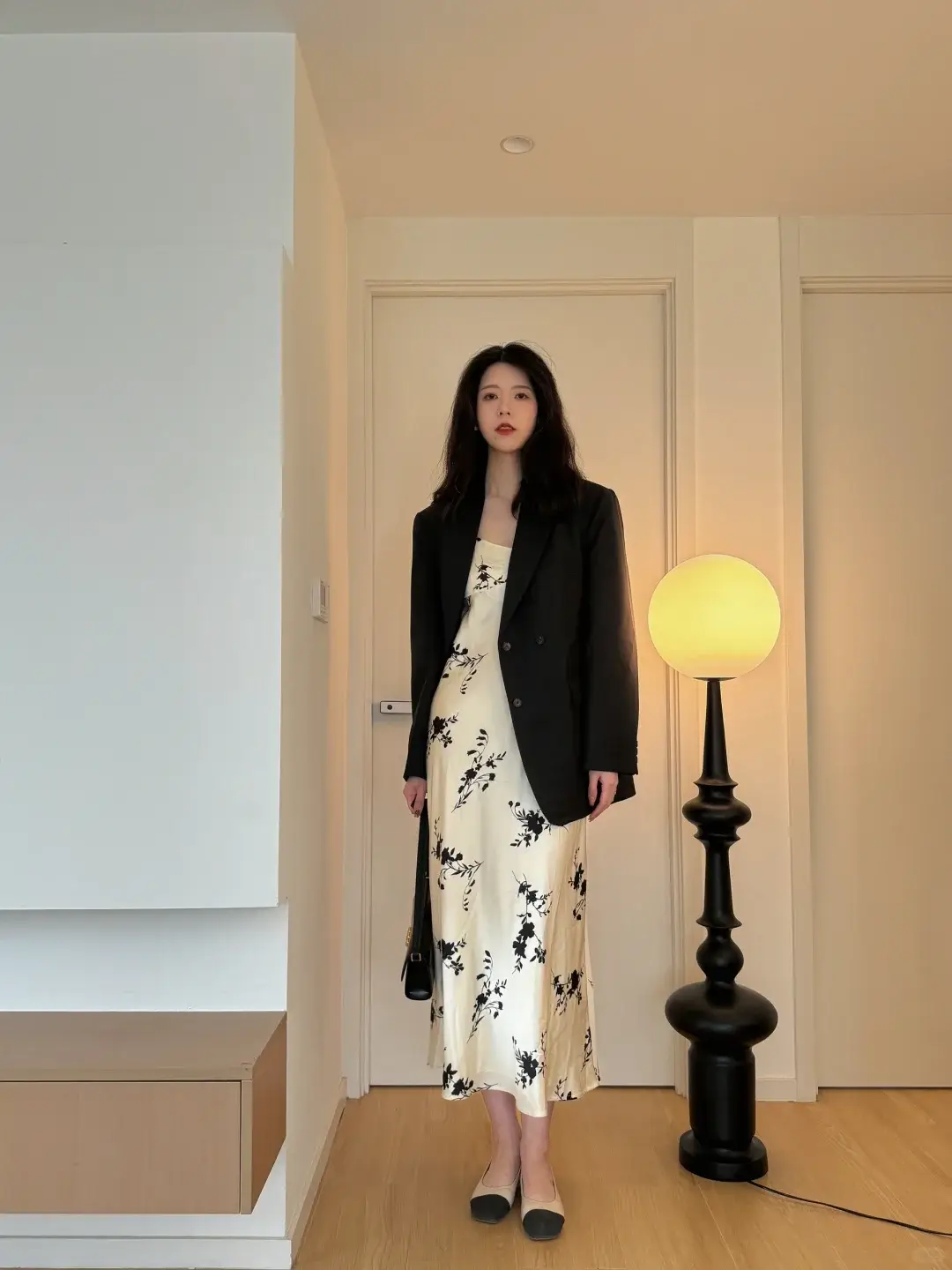 3 ý tưởng diện áo blazer chân váy mùa xuân đẹp mãn nhãn đến nỗi bạn cũng phải xuýt xoa trước diện mạo của chính mình - 7