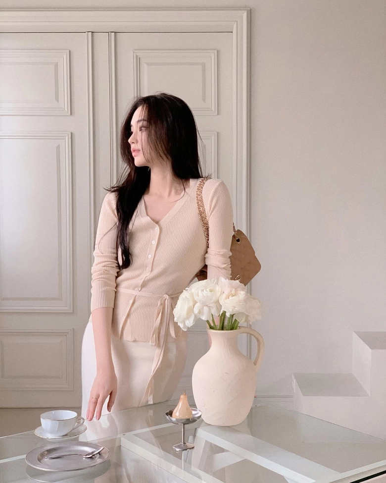 5 kiểu áo công sở cho nàng vòng 1 khiêm tốn vẫn có thể khoe vẻ gợi cảm một cách tinh tế - 4