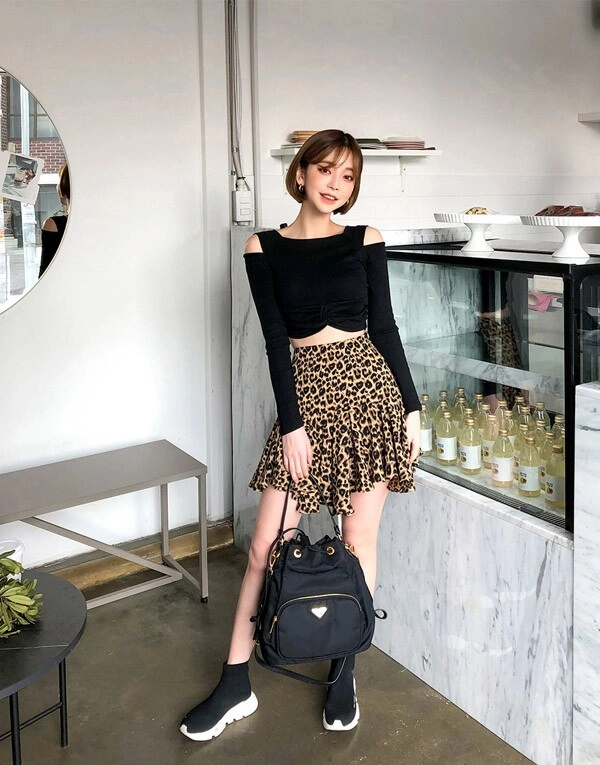 8 cách phối chân váy với giày thể thao giúp bạn đẹp suốt tuần không phải lúc nào đi giày trắng cũng đẹp - 10