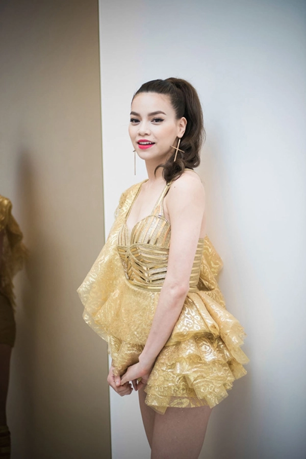 8 outfit hè gợi cảm mang lại may mắn tài lộc cho người mệnh kim - 7